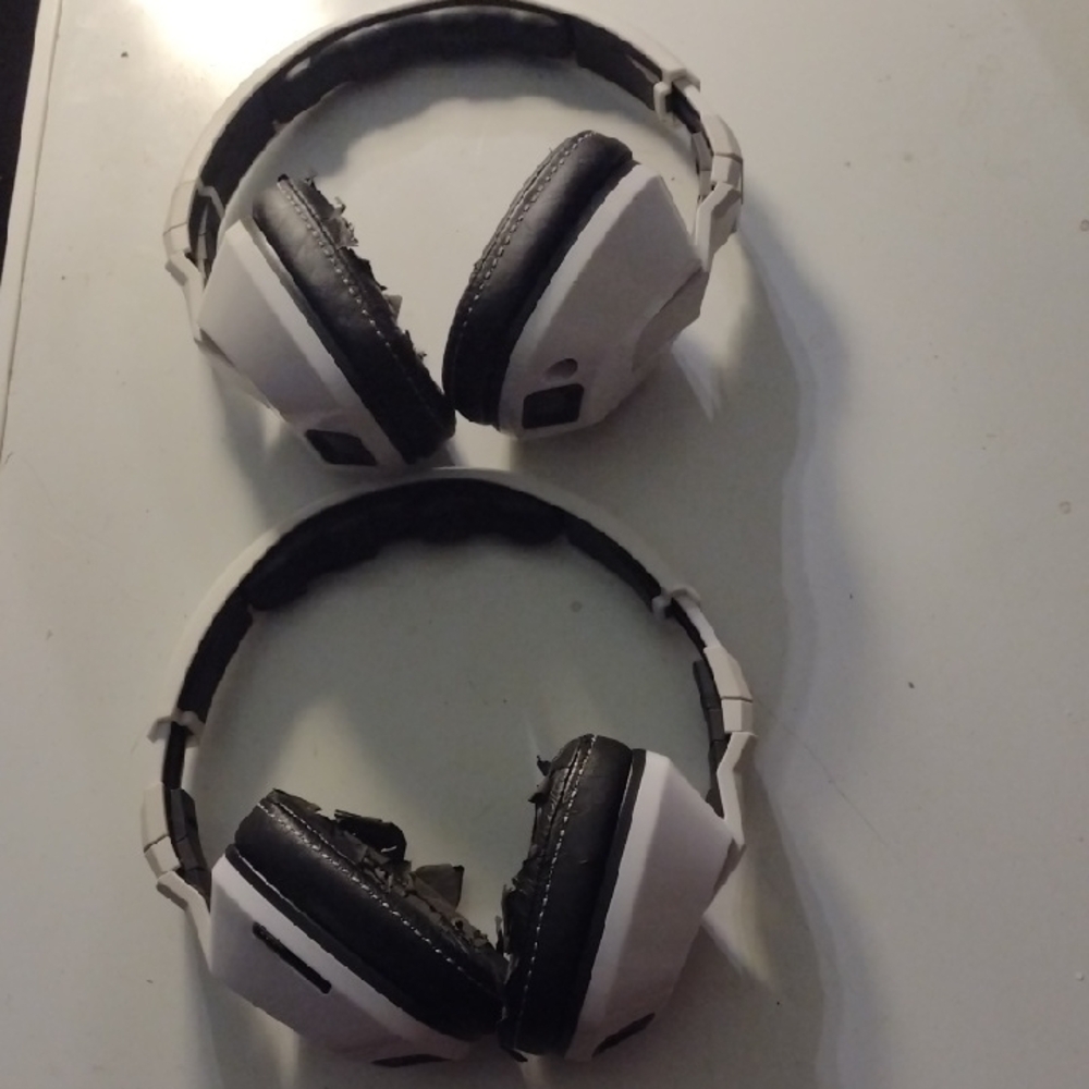 White and Black Over-Ear Skullcandy Crush Headphones